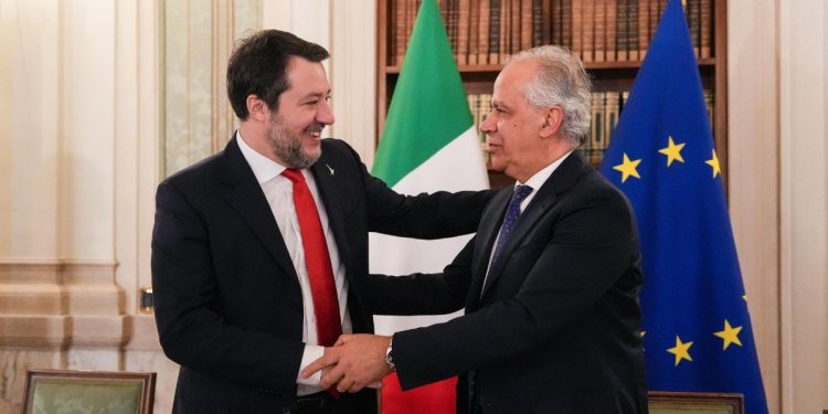 Salvini con Piantedosi