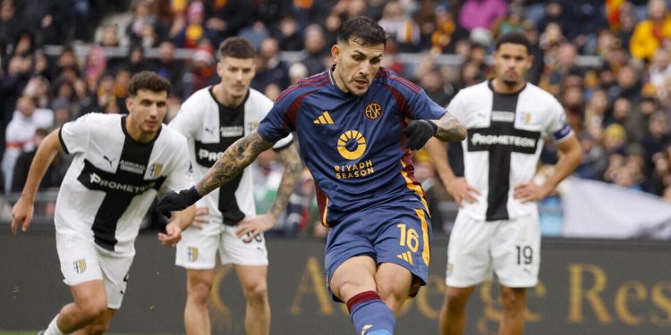 Leandro Paredes a segno su rigore per la Roma (Foto ANSA)