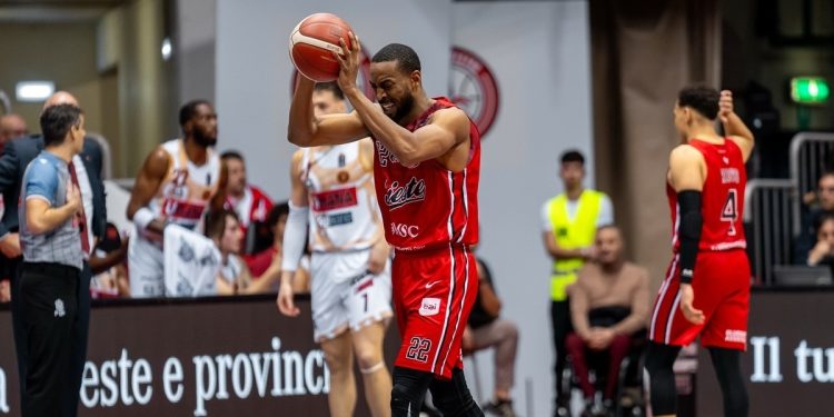 Markel Brown con l'Allianz Trieste (da facebook.com/pallacanestrotrieste)