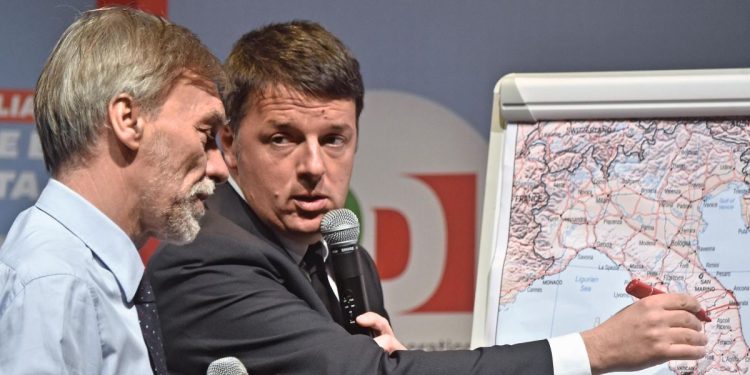 Graziano Delrio e Matteo Renzi nel 2018 (Ansa)