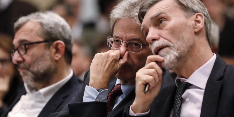 Maggiorenti Pd: da sin. Roberto Giachetti, Paolo Gentiloni e Graziano Delrio (Ansa)