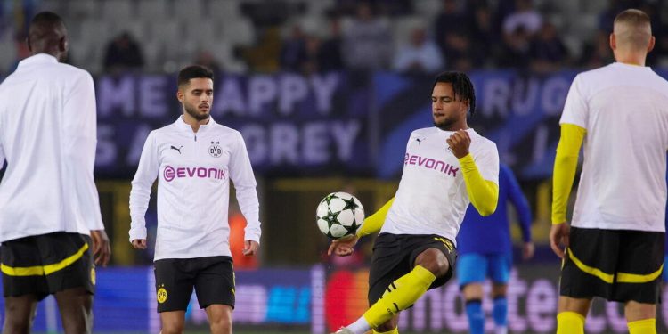 Almugera Kabar si riscalda con il Borussia Dortmund (Foto ANSA)