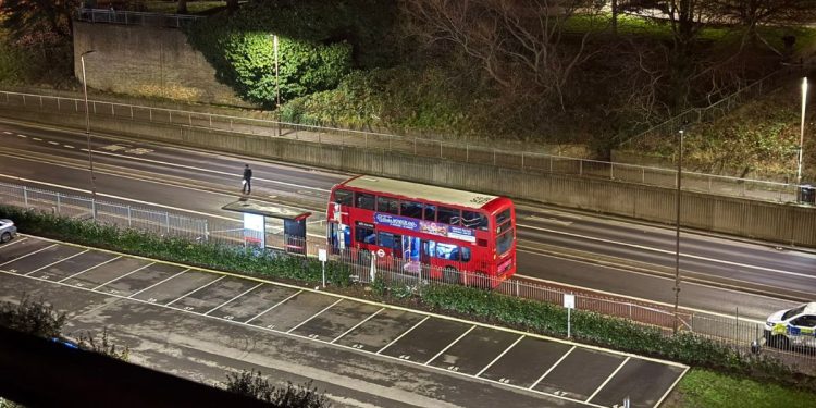 Il bus luogo dell'accoltellamento del 14enne a Londra