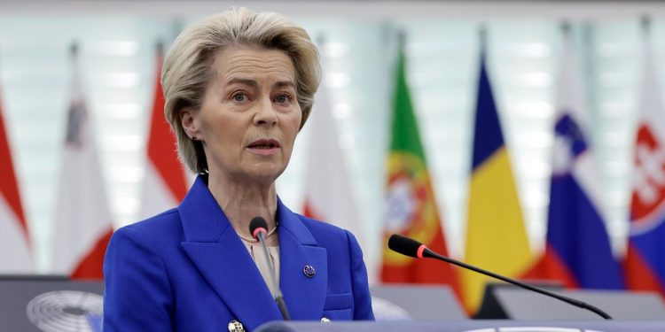 Ursula von der Leyen, presidente della Commissione Ue (Ansa)