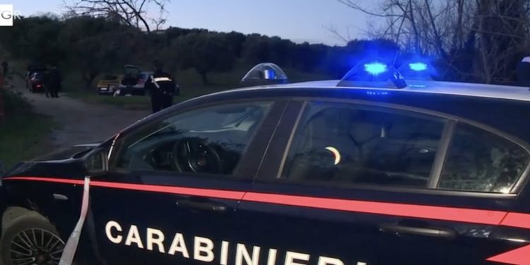 Carabinieri sulla scena del ritrovamento a Giulianova (Foto: RaiNews)