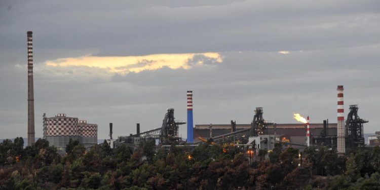 L'ex Ilva di Taranto (Ansa)