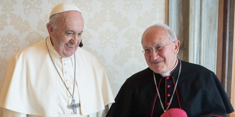 Papa Francesco con mons. Cavalli