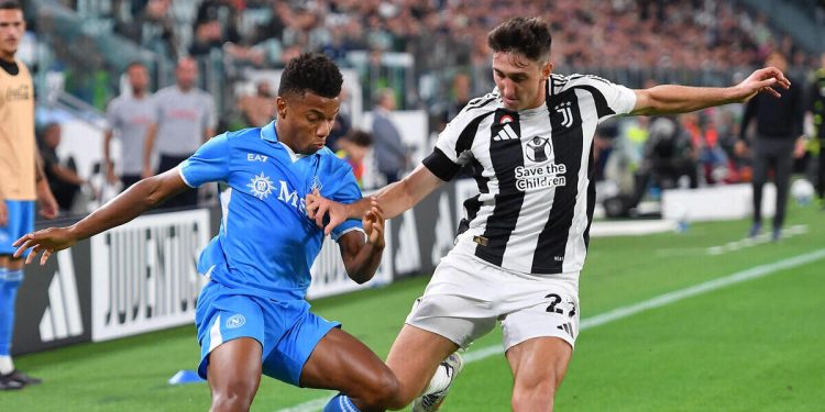 Andrea Cambiaso e David Neres in Juventus Napoli (Foto ANSA)