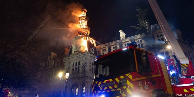 L'incendio divampato nel 12esimo arrondissement di Parigi