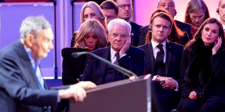 Auschwitz. Il Presidente della Repubblica Sergio Mattarella in occasione della partecipazione alla commemorazione dell'LXXX Anniversario della liberazione del Campo di Auschwitz-Birkenau, 27 gennaio 2025 (Foto di Paolo Giandotti, Ufficio Stampa per la Stampa e la Comunicazione della Presidenza della Repubblica)