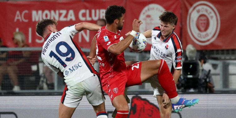 Genoa e Monza in campo nella partita di andata (Foto ANSA)