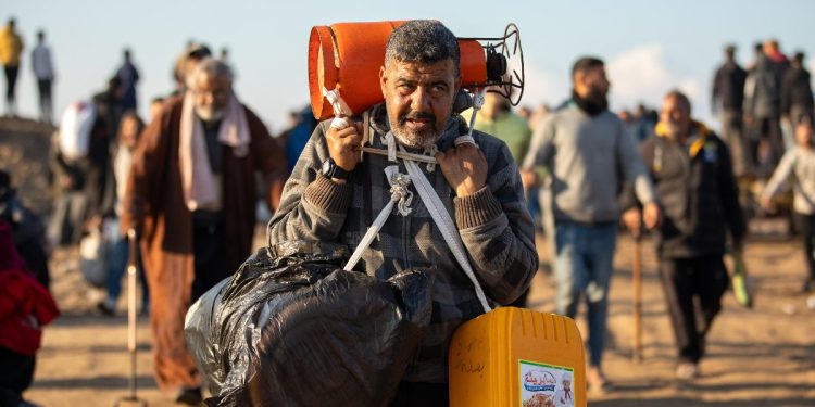 Sfollati palestinesi verso  il nord della Striscia di Gaza (Ibrahim Faltas)