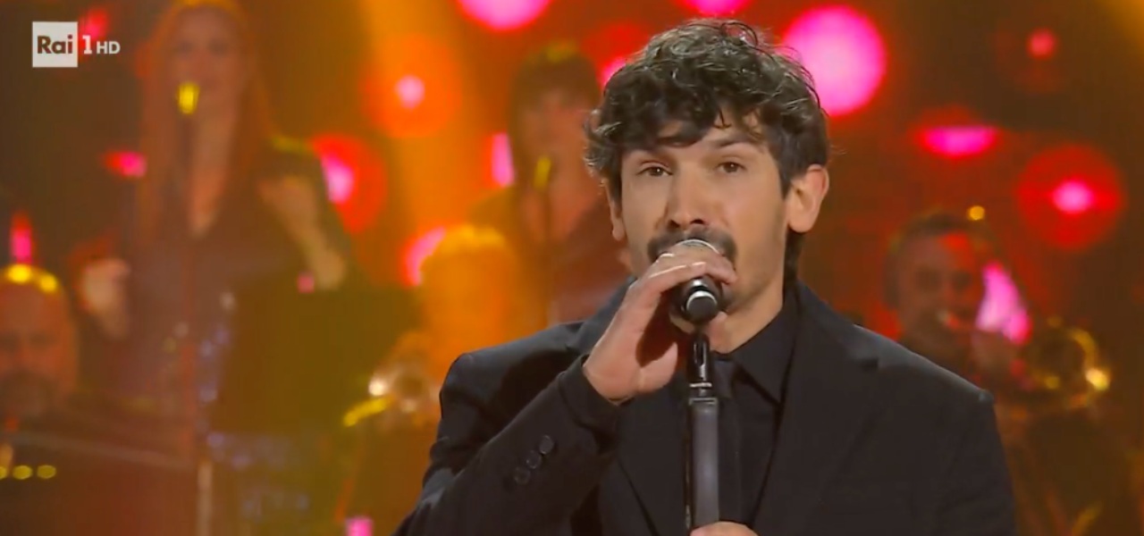 Pierdavide Carone, chi è: il successo ad "Amici" e il Sanremo con Lucio ...