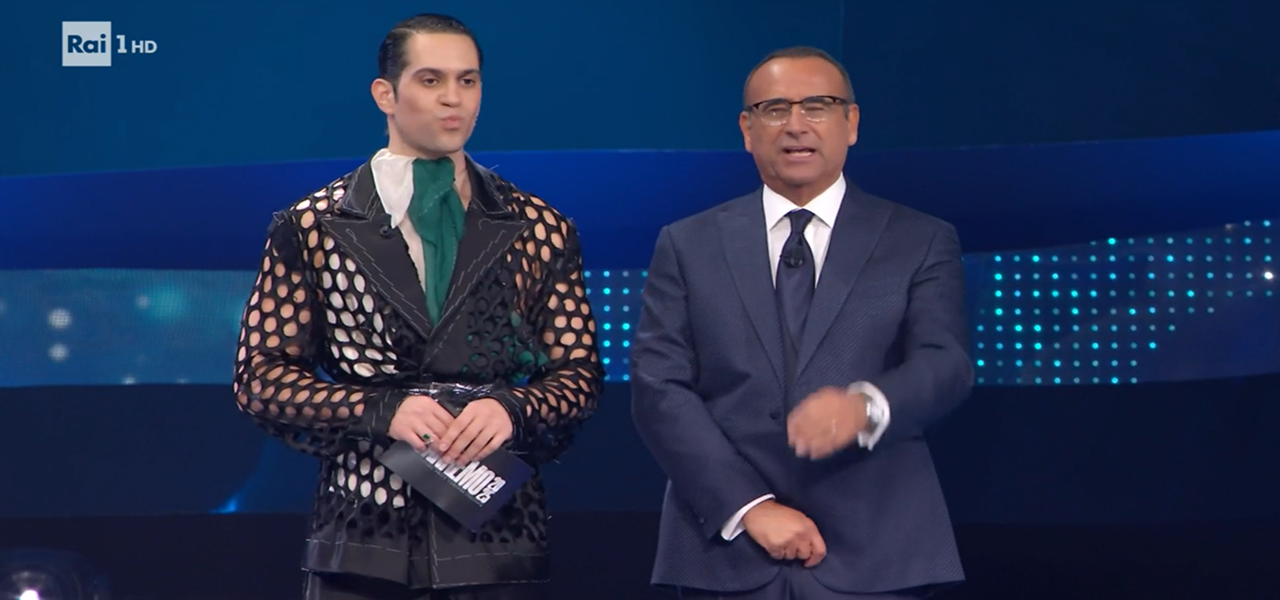 Abiti Sanremo 2025 Carlo Conti, Geppi Cucciari e Mahmood/ 4a serata: il cantante osa col 'vedo non vedo'