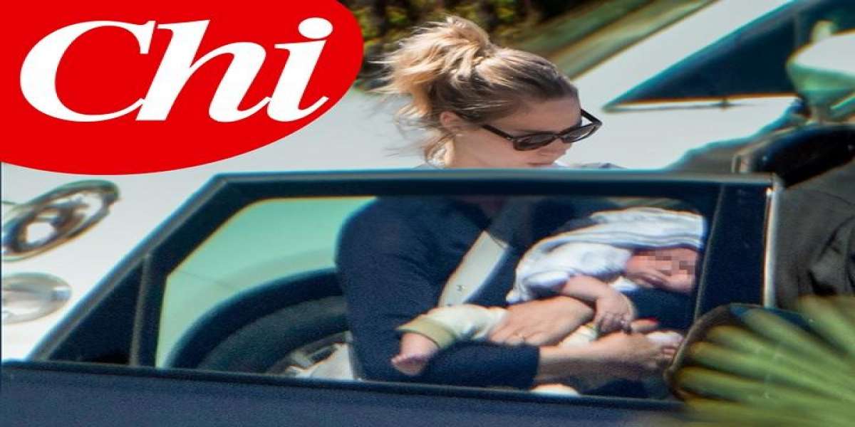 Beatrice Borromeo e Pierre Casiraghi Le prime foto del figlio