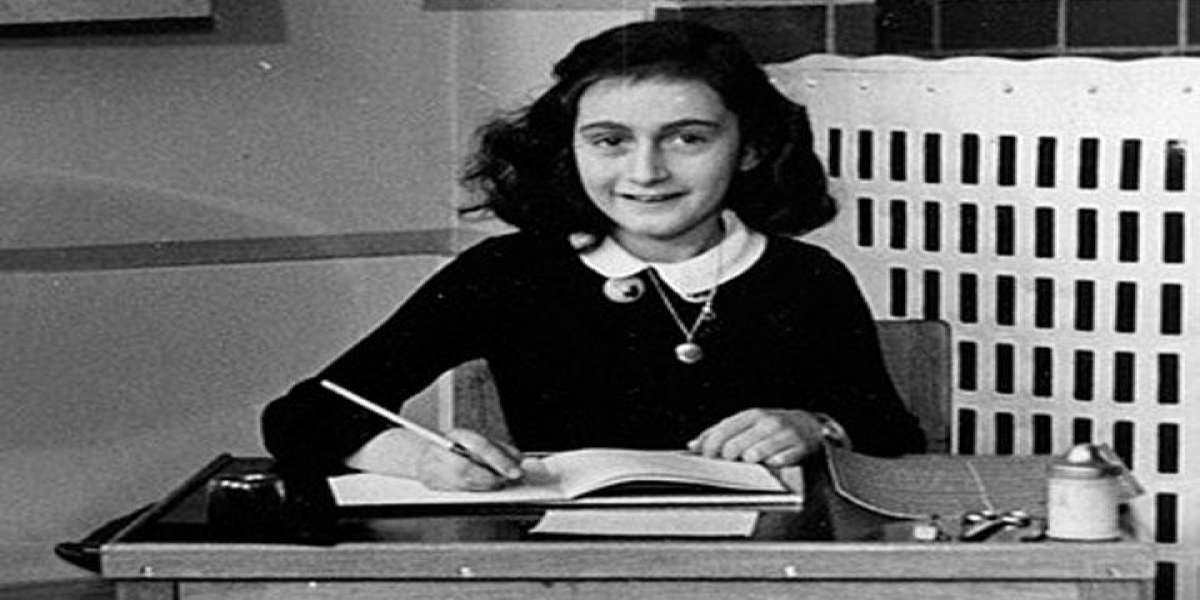 Il Diario di Anne Frank (con antefatto ed epilogo storico): La vera storia di  Anna Frank e della sua famiglia (I Grandi Classici della Letteratura per  Ragazzi Vol. 2) eBook : Frank